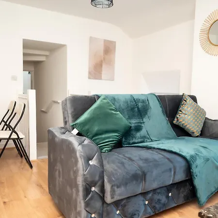 Corporate-Friendly 2Br Apartment In Leeds, Near Kirkstall Shopping Centre Leeds  Exterior foto