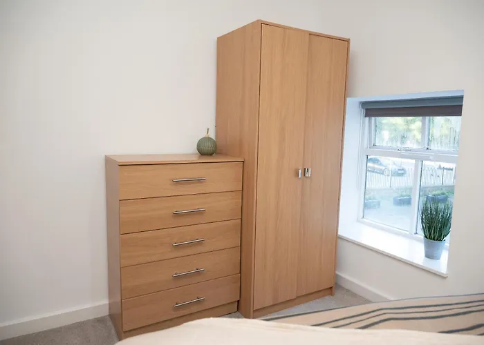 Corporate-Friendly 2Br Apartment In Leeds, Near Kirkstall Shopping Centre