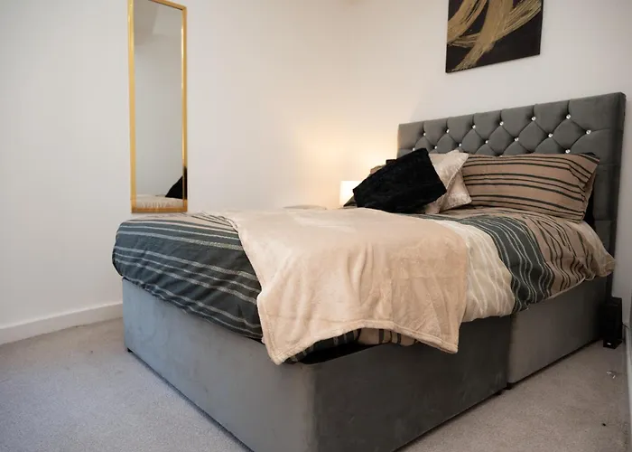 Corporate-Friendly 2Br Apartment In Leeds, Near Kirkstall Shopping Centre