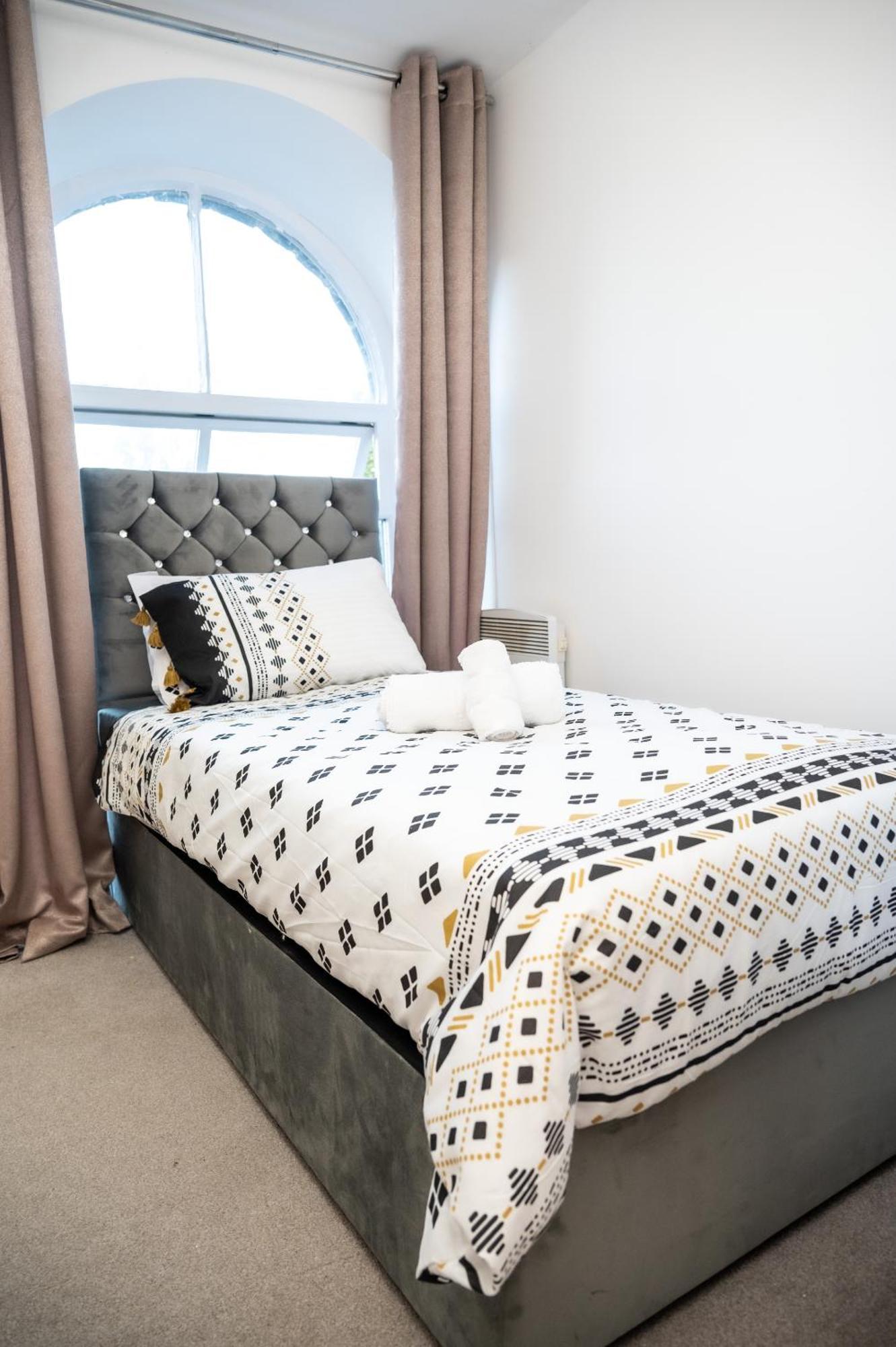 Apartamento Corporate-friendly 2br In Leeds, Near Kirkstall Shopping Centre *